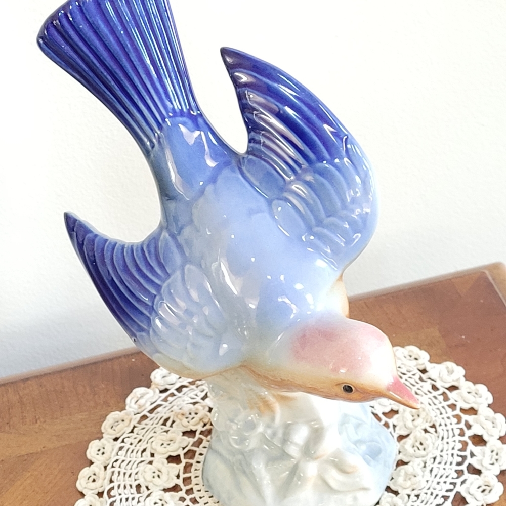 Home decoration.  Flying birds